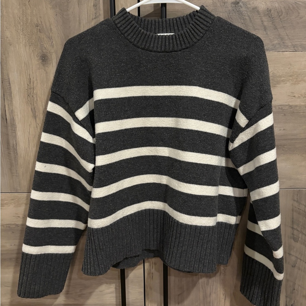H&M Gray and White Women's Sweater